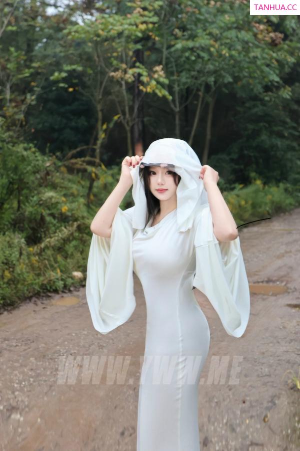   [XiuRen]高清写真图 2024.10.31 No.9376 小薯条nienie 丝袜美腿第8张图片